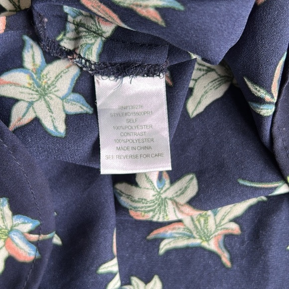 Sleeveless Navy Floral Blouse Size Small - Picture 6 of 8